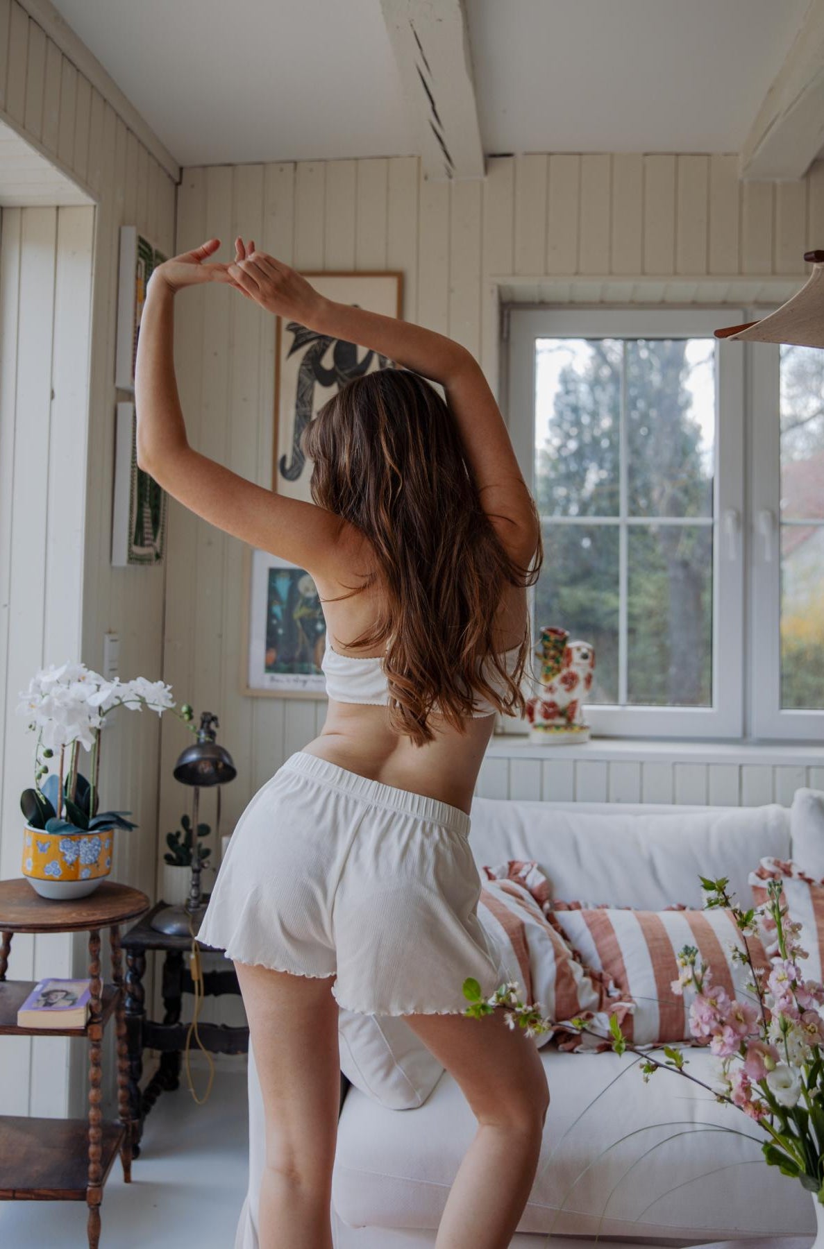Elfenbein kurze Hose von Coco Malou mit Wellensaum