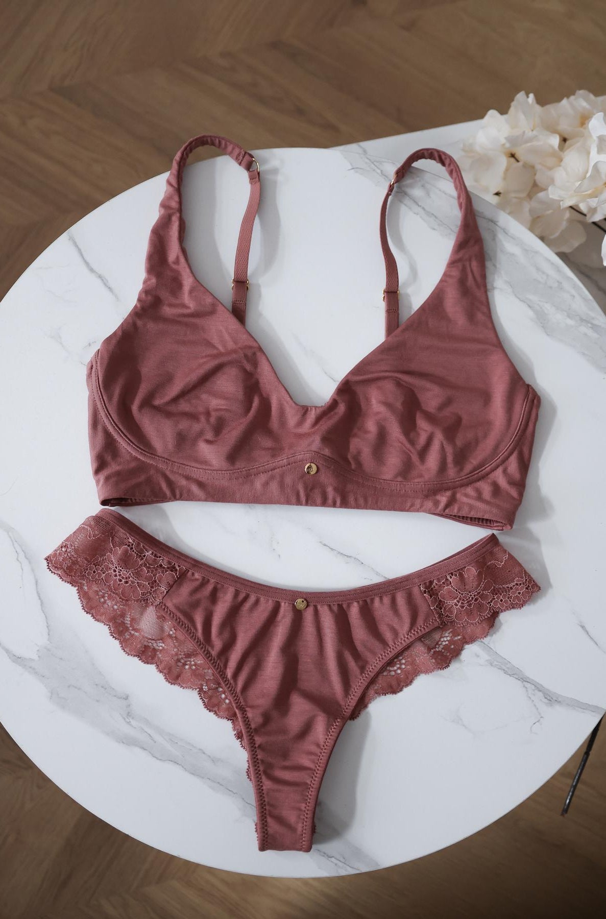 Dessous Damen Wunderschöne Farbe Altrosa-Kaffee-Farbton schmeichelhaft und unauffällig unter Weiß