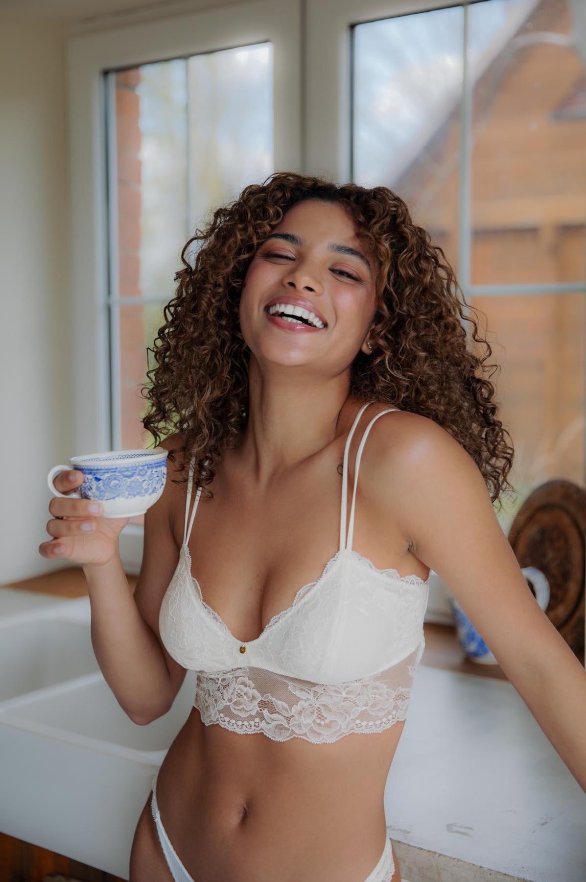 leichtes Spitzen-Bralette mit filigranen Trägern