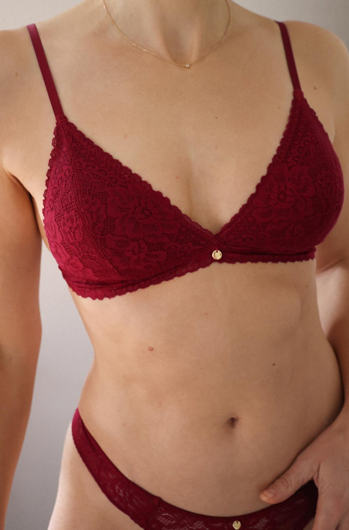 nachhaltige Unterwäsche in dunkelrot kaufen von Coco Malou fair fashion lingerie sexy filigran