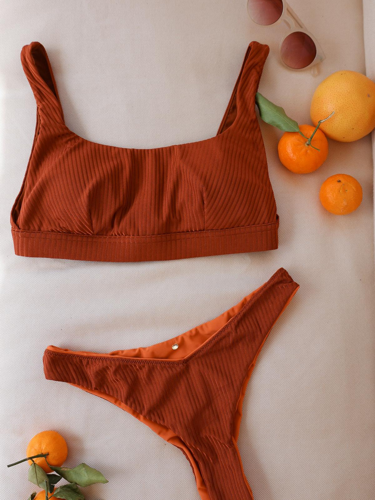 Flatlay Bikini Coco Malou wendbar orange rot gerippt
