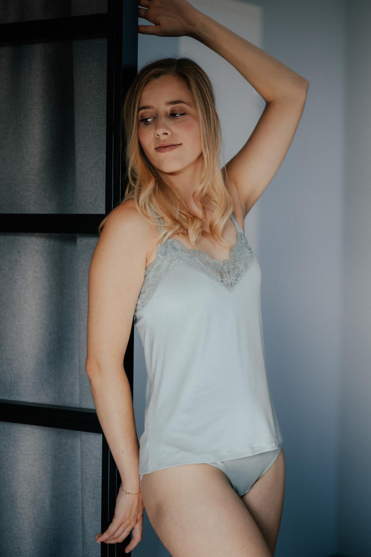 Camisole hellblau türkis mint Top mit Spitze weich seidig bequem